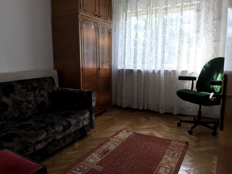 Inchiriere apartament 3 camere decomandat, mobilat, etaj 1/4, Calea Severinului, zona Gradina Botanica