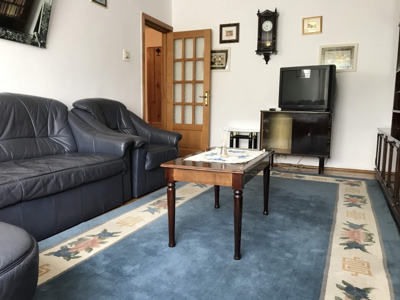 Inchiriere apartament 3 camere decomandat, mobilat, etaj 1/4, Calea Severinului, zona Gradina Botanica