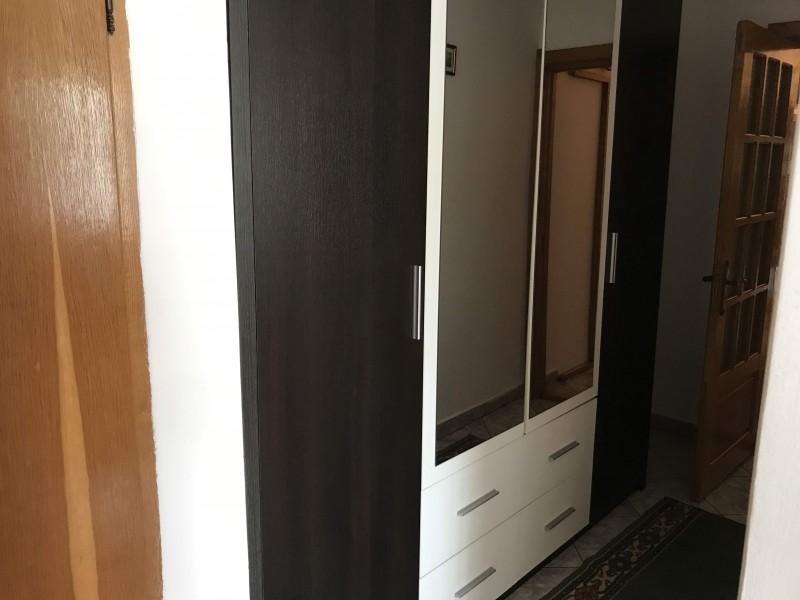 Inchiriere apartament 3 camere decomandat, mobilat, etaj 1/4, Calea Severinului, zona Gradina Botanica