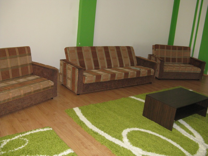Inchiriere apartament 3 camere decomandat, mobilat, etaj 1/4, suprafata 110 mp, Calea Severinului, zona Gradina Botanica