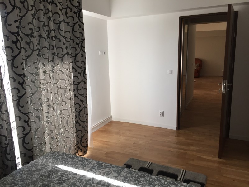 Inchiriere apartament 3 camere decomandat, mobilat, etaj 1/7, an constructie 1994, Calea Bucuresti, zona Mc'Donalds