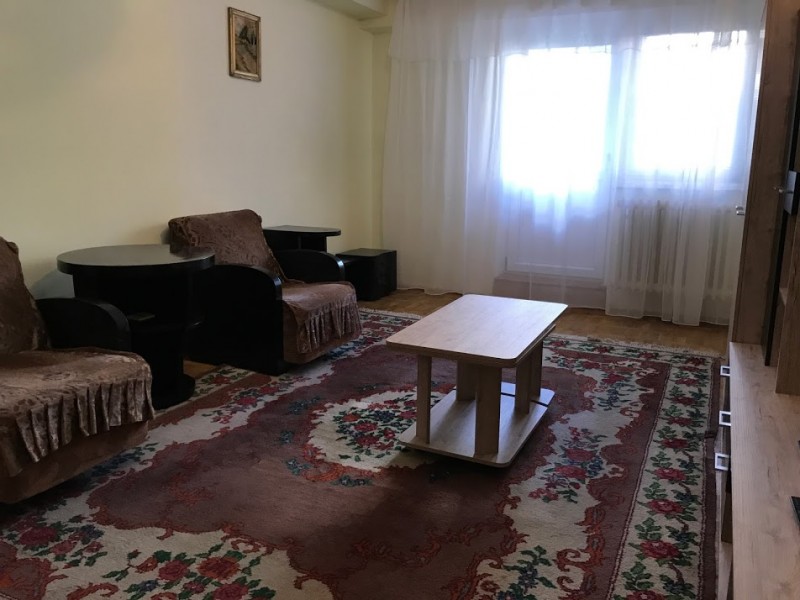Inchiriere apartament 3 camere decomandat, mobilat, etaj 2/7, an constructie 1995, Calea Bucuresti, zona Piata Centrala