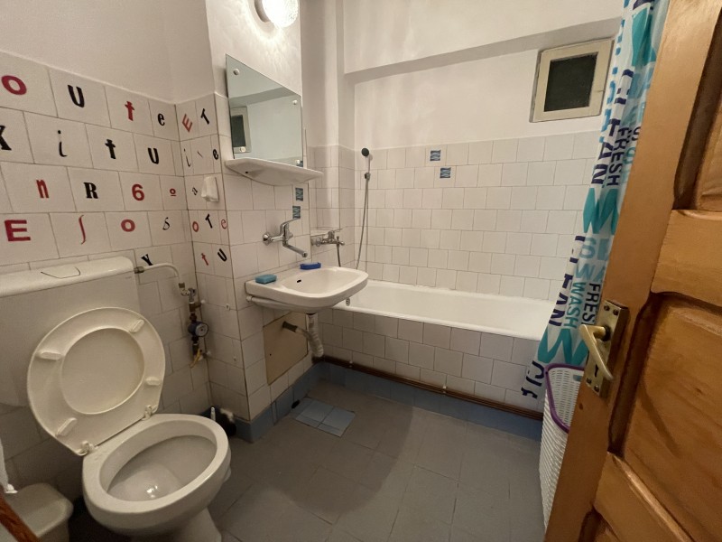 Inchiriere apartament 3 camere decomandat, mobilat, etaj 4/7, Calea Bucuresti, zona Piata Centrala