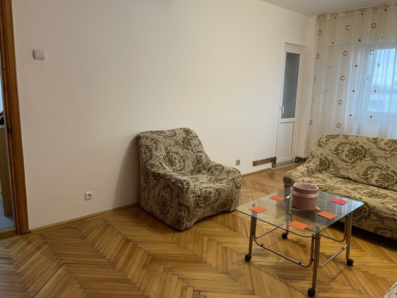 Inchiriere apartament 3 camere decomandat, mobilat, etaj 4/7, Calea Bucuresti, zona Piata Centrala