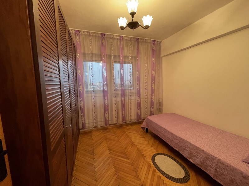 Inchiriere apartament 3 camere decomandat, mobilat, etaj 4/7, Calea Bucuresti, zona Piata Centrala