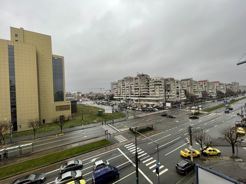 Inchiriere apartament 3 camere decomandat, mobilat, etaj 4/7, Calea Bucuresti, zona Piata Centrala