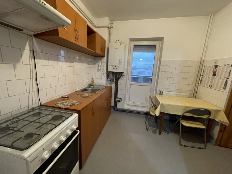 Inchiriere apartament 3 camere decomandat, mobilat, etaj 4/7, Calea Bucuresti, zona Piata Centrala