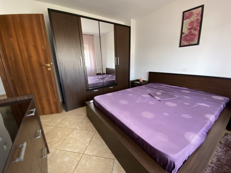 Inchiriere apartament 3 camere decomandat, mobilat, etaj 4/4, 1 Mai, zona Sara
