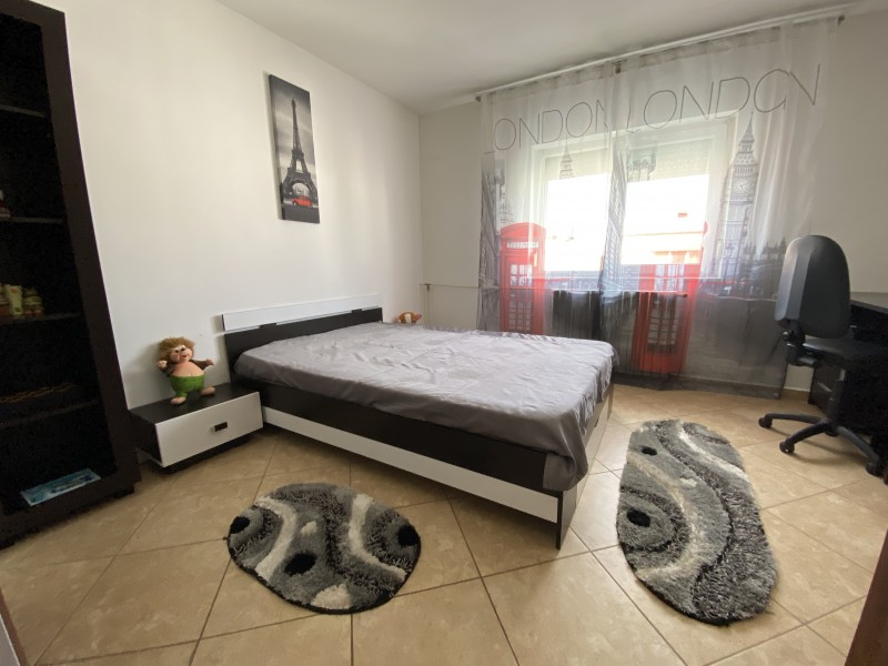 Inchiriere apartament 3 camere decomandat, mobilat, etaj 4/4, 1 Mai, zona Sara