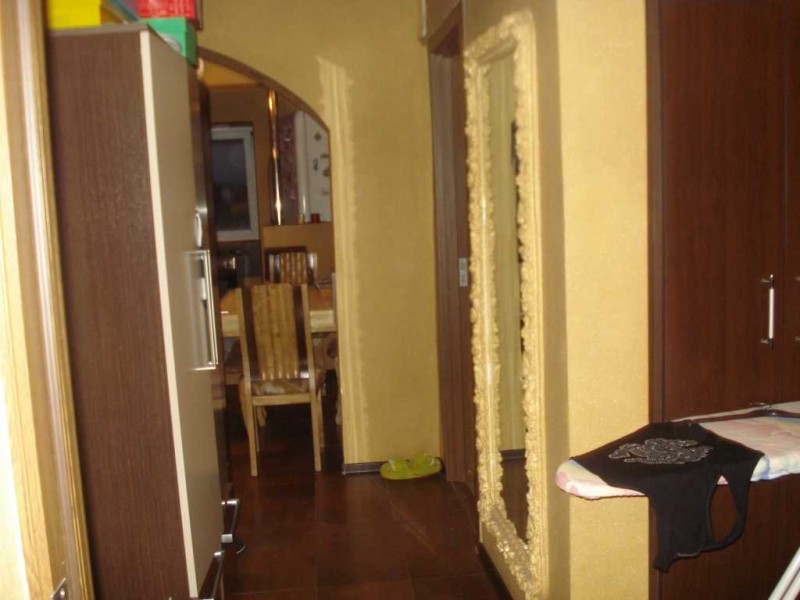 Inchiriere apartament 3 camere decomandat, mobilat, etaj 4/4, Calea Bucuresti, zona OMV