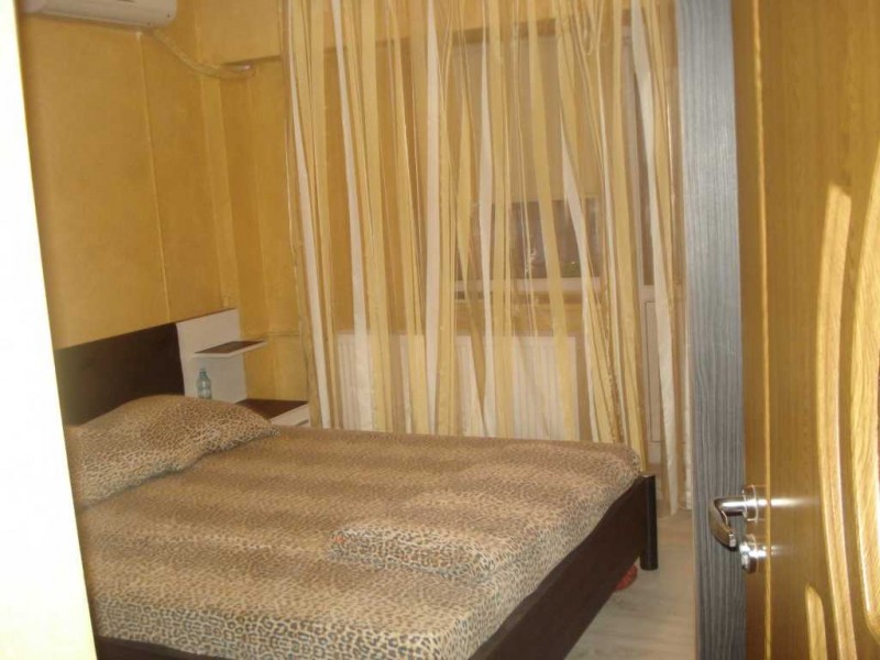 Inchiriere apartament 3 camere decomandat, mobilat, etaj 4/4, Calea Bucuresti, zona OMV