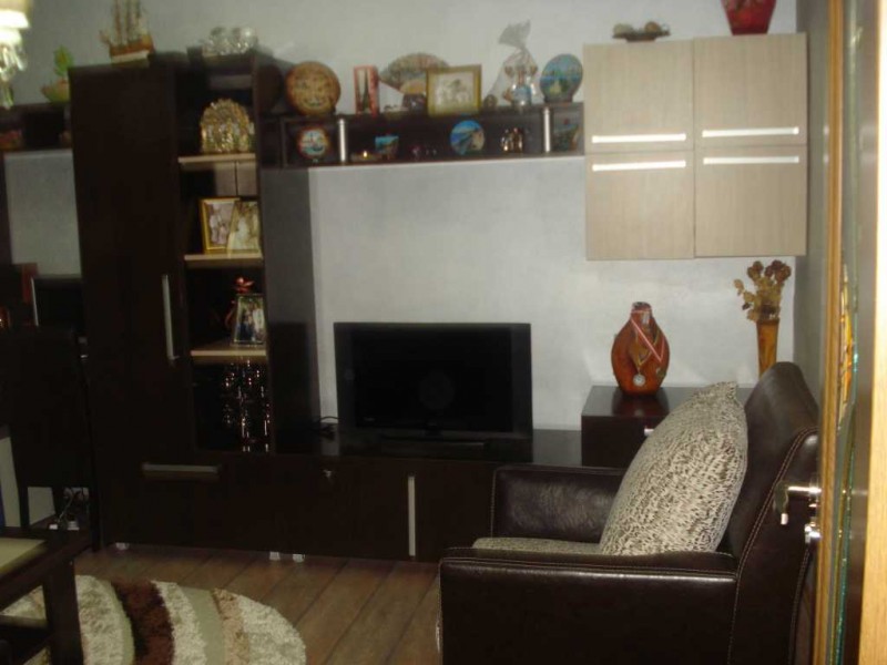 Inchiriere apartament 3 camere decomandat, mobilat, etaj 4/4, Calea Bucuresti, zona OMV