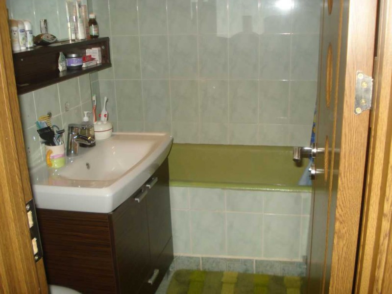 Inchiriere apartament 3 camere decomandat, mobilat, etaj 4/4, Calea Bucuresti, zona OMV