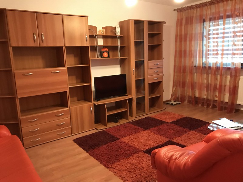 Inchiriere apartament 3 camere decomandat, mobilat, etaj 5/8, suprafata 65 mp, an constructie 1983, 1 Mai, zona Confectii