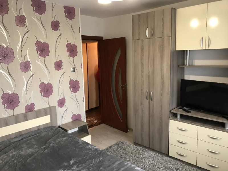 Inchiriere apartament 3 camere decomandat, mobilat, etaj 5/8, suprafata 65 mp, an constructie 1983, 1 Mai, zona Confectii