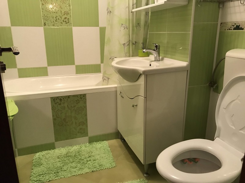 Inchiriere apartament 3 camere decomandat, mobilat, etaj 5/8, suprafata 65 mp, an constructie 1983, 1 Mai, zona Confectii
