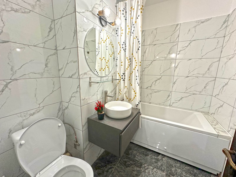Inchiriere apartament 3 camere decomandat, mobilat, etaj 7/4, Calea Bucuresti, zona Piata Centrala