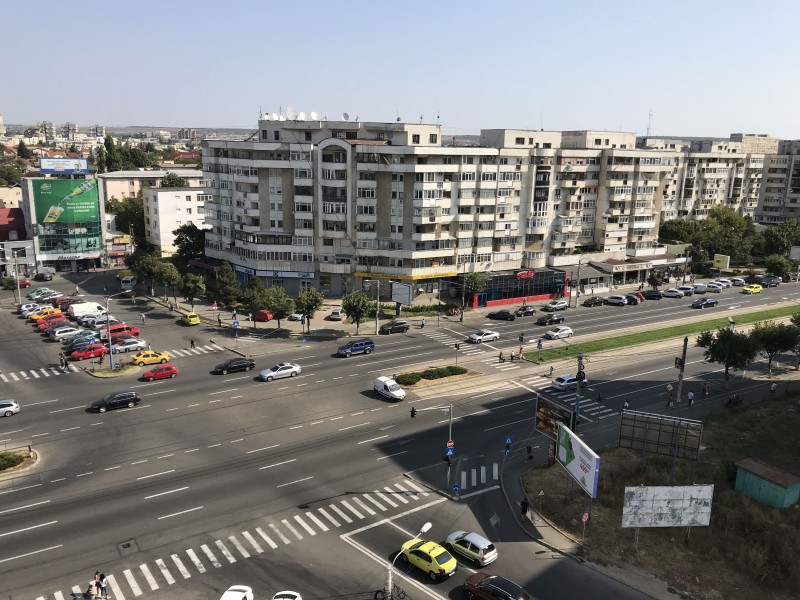 Inchiriere apartament 3 camere decomandat, mobilat, etaj 7/8, Calea Bucuresti, zona Piata Centrala