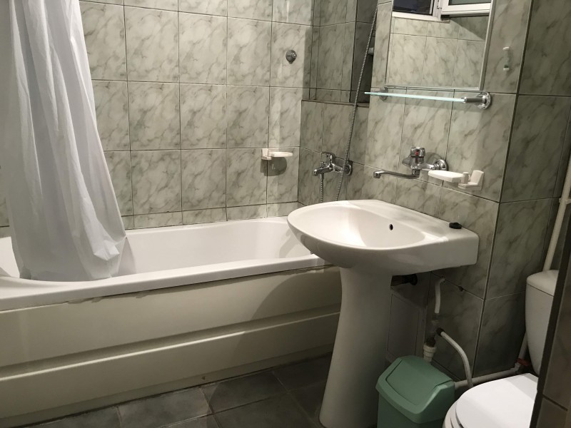 Inchiriere apartament 3 camere decomandat, mobilat, etaj 7/8, Calea Bucuresti, zona Piata Centrala