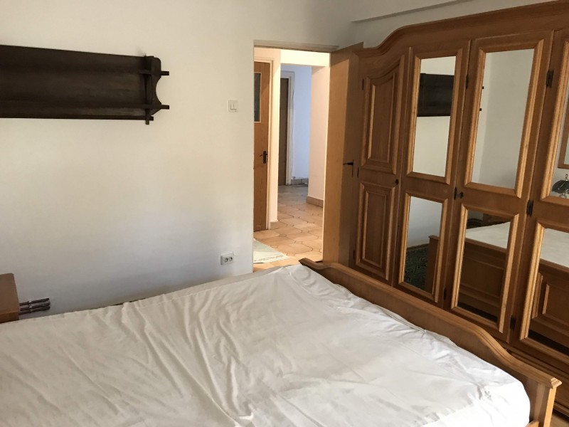 Inchiriere apartament 3 camere decomandat, mobilat, etaj 7/8, Calea Bucuresti, zona Piata Centrala