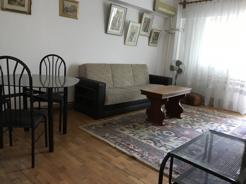 Inchiriere apartament 3 camere decomandat, mobilat, etaj 7/8, Calea Bucuresti, zona Piata Centrala
