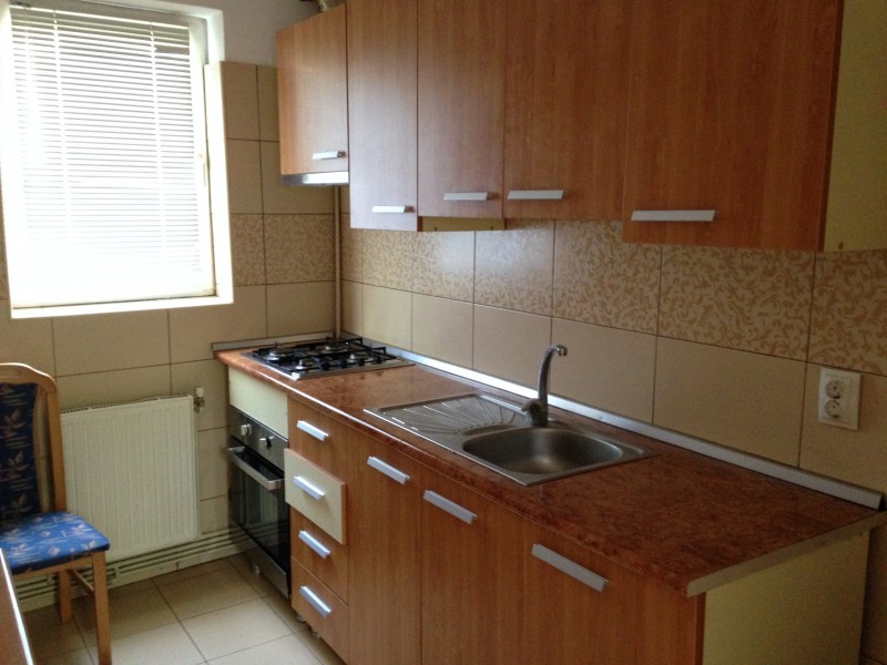Inchiriere casa 3 camere, 1 Mai, zona Parc