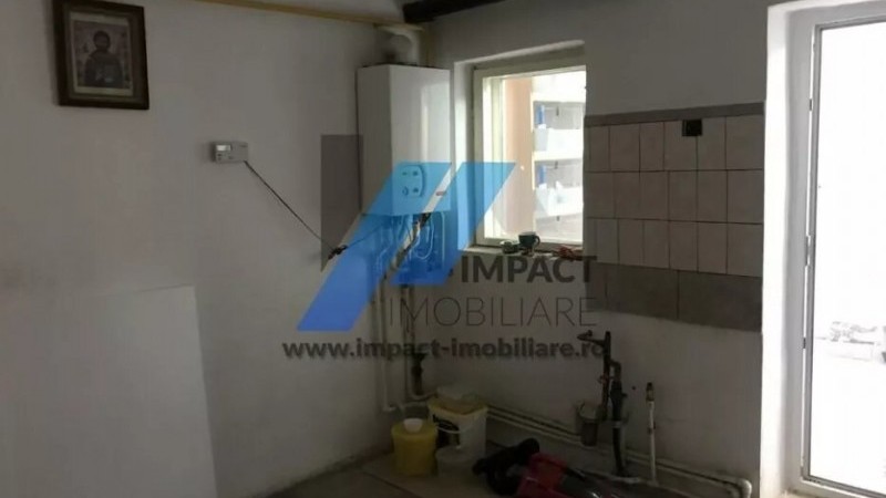 Casa 100 mp, 3 camere, centrala, curata 300 euro