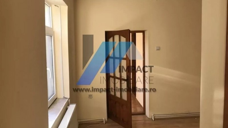 Casa 100 mp, 3 camere, centrala, curata 300 euro