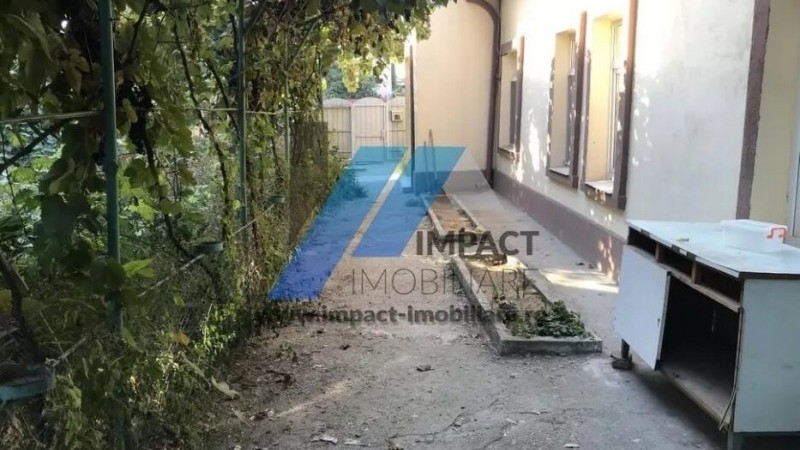 Casa 100 mp, 3 camere, centrala, curata 300 euro