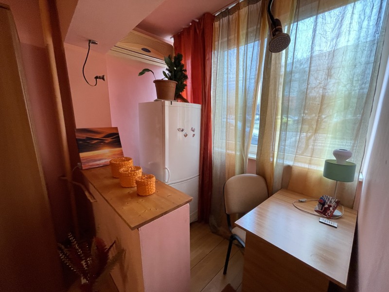 Inchiriere garsoniera 1 Mai - Ciuperca vis a vis Sala Polivalenta, libera