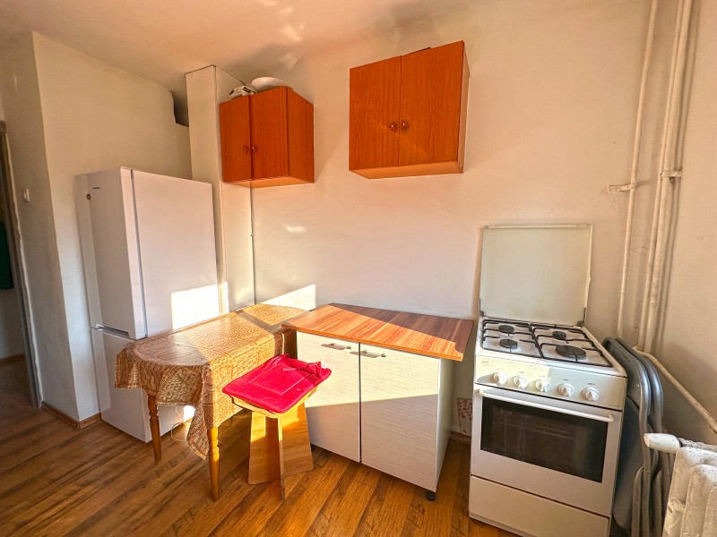 Inchiriere garsoniera decomandat, mobilat, etaj 3/4, Brazda lui Novac, zona Rocada