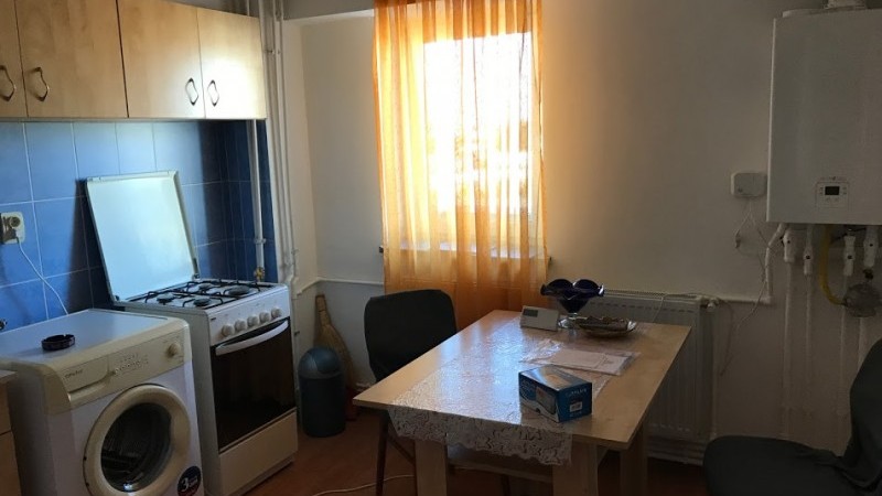 Inchiriere garsoniera decomandat, mobilat, etaj 7/8, Calea Bucuresti, zona Mc'Donalds