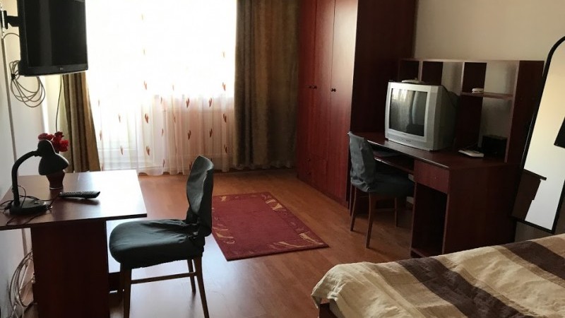 Inchiriere garsoniera decomandat, mobilat, etaj 7/8, Calea Bucuresti, zona Mc'Donalds