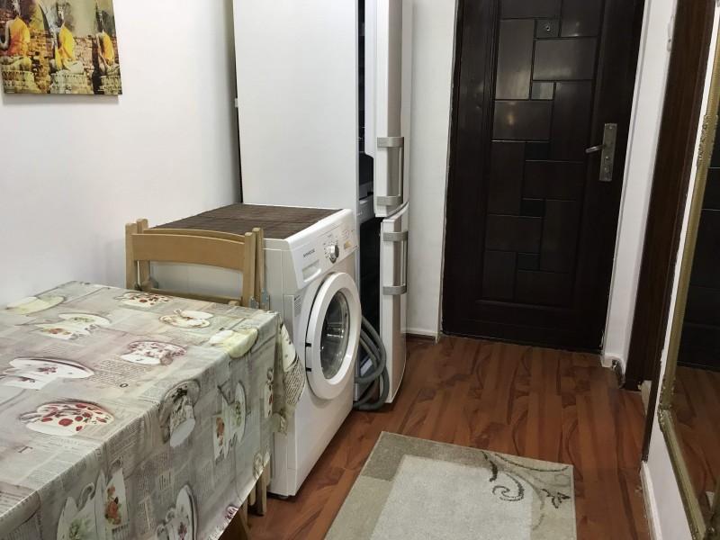 Inchiriere garsoniera decomandat, mobilat, etaj 9/10, Calea Bucuresti, zona Stomatologie