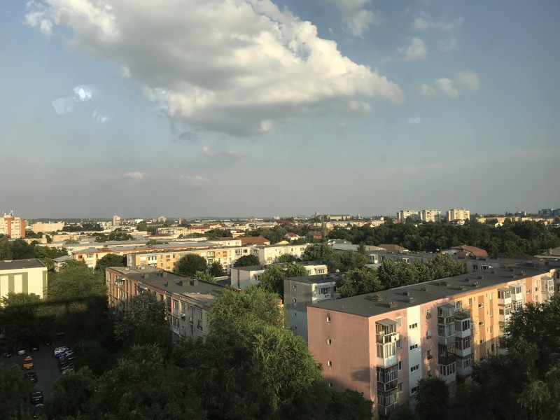 Inchiriere garsoniera decomandat, mobilat, etaj 9/10, Calea Bucuresti, zona Stomatologie