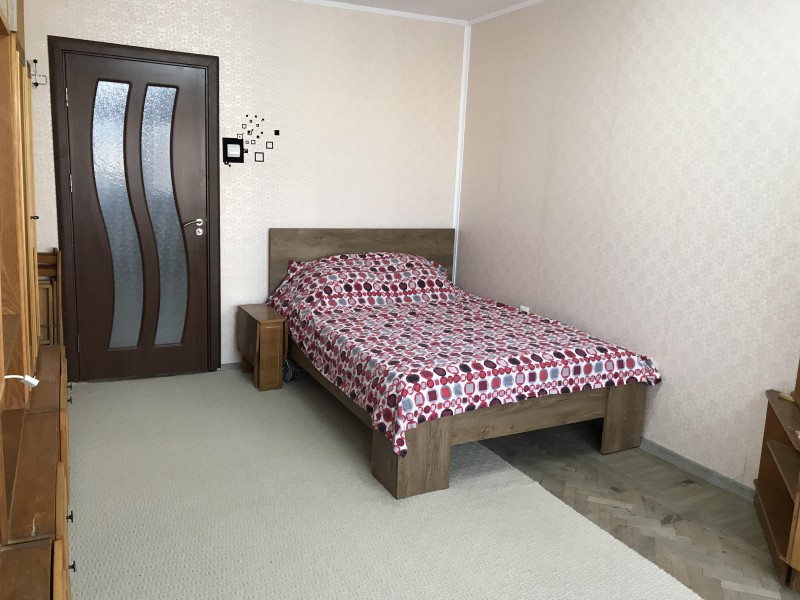 Inchiriere garsoniera decomandat, mobilat, etaj 9/10, Calea Bucuresti, zona Stomatologie