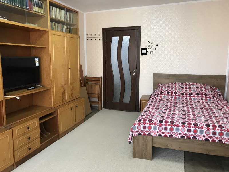 Inchiriere garsoniera decomandat, mobilat, etaj 9/10, Calea Bucuresti, zona Stomatologie