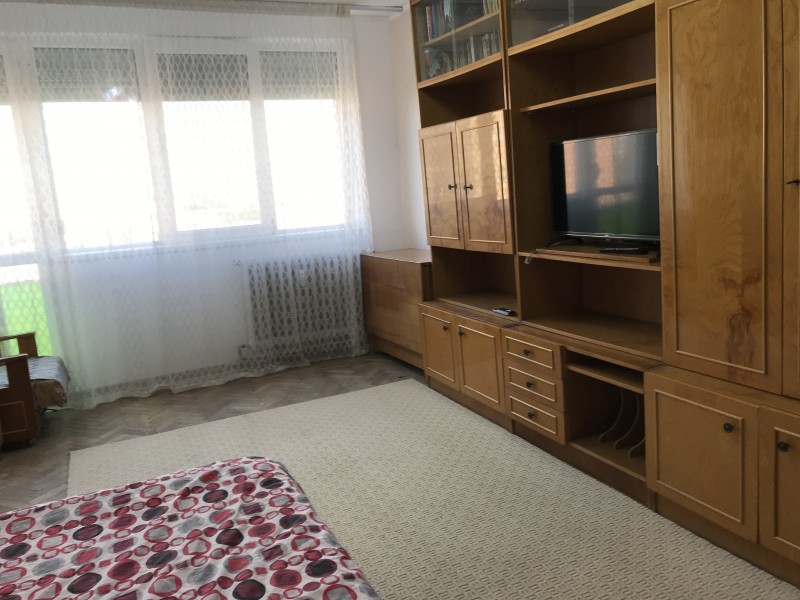 Inchiriere garsoniera decomandat, mobilat, etaj 9/10, Calea Bucuresti, zona Stomatologie
