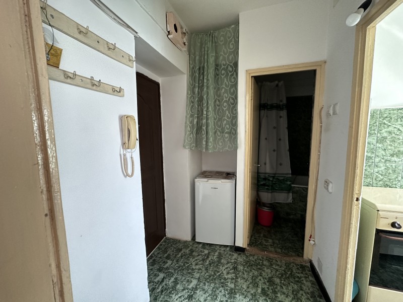 Inchiriere garsoniera decomandata, etaj 4/4, Craiovita Noua, zona Segarcea, langa Lidl