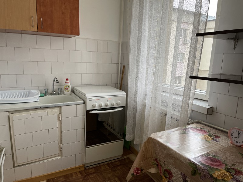 Inchiriere garsoniera semidecomandat, mobilat, etaj 3/4, Rovine, zona Wiesana
