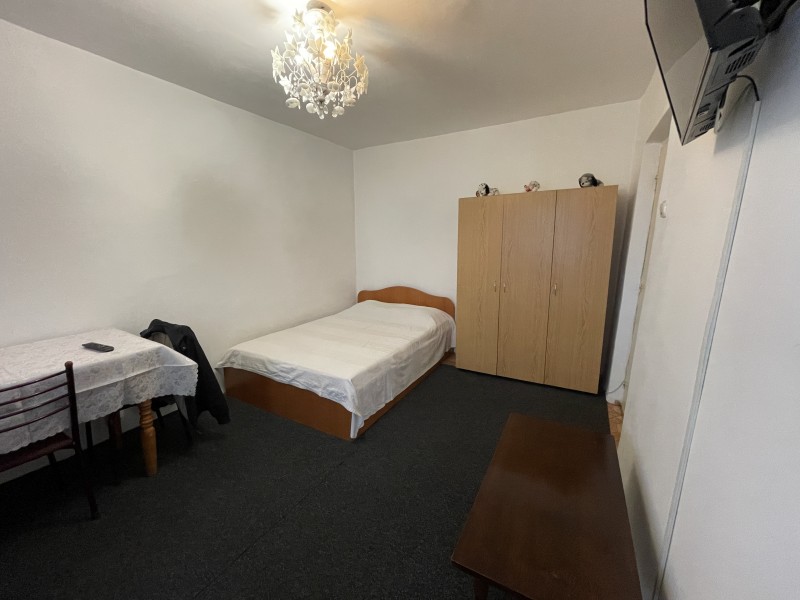 Inchiriere garsoniera semidecomandat, mobilat, etaj 3/4, Rovine, zona Wiesana