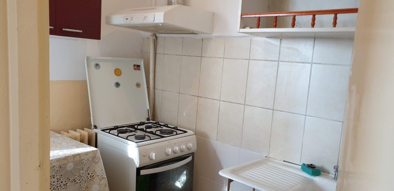 Inchiriere garsoniera semidecomandat, mobilat, etaj 5/10, Brazda lui Novac, zona Liceu Pedagogic