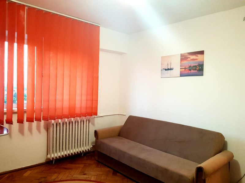 Inchiriere garsoniera semidecomandat, mobilat, etaj 9/11, suprafata 30 mp, Calea Bucuresti, zona Rotonda