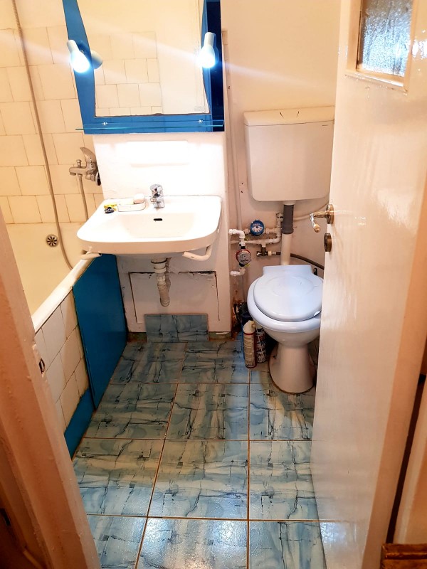 Inchiriere garsoniera semidecomandat, mobilat, etaj 9/11, suprafata 30 mp, Calea Bucuresti, zona Rotonda