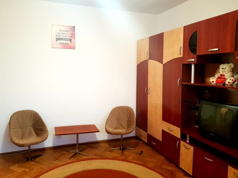 Inchiriere garsoniera semidecomandat, mobilat, etaj 9/11, suprafata 30 mp, Calea Bucuresti, zona Rotonda