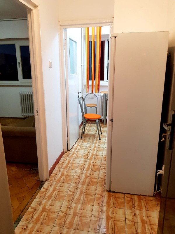Inchiriere garsoniera semidecomandat, mobilat, etaj 9/11, suprafata 30 mp, Calea Bucuresti, zona Rotonda