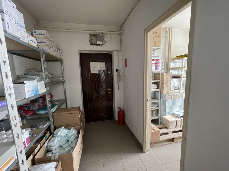 Spatiu comercial, 52mp, stradal, Calea Severinului langa Notar Defta, zona Geamuri - Billa