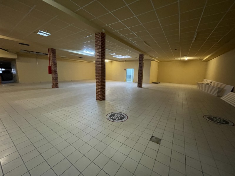 Spatiu comercial 400mp centru vechi, pretabil orice, cu autorizatie ISU