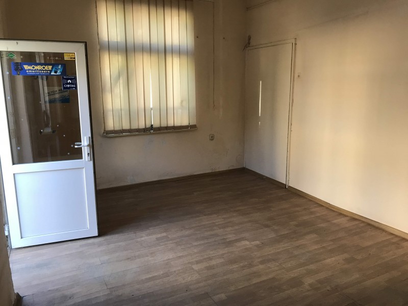 Spatiu comercial Nantrre, stradal, cu vad deosebit