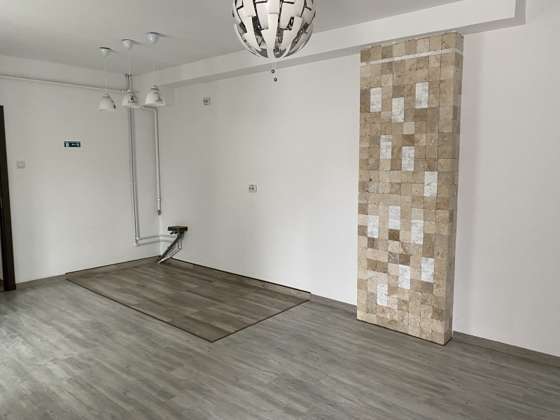 Spatiu comercial zona Piata Centrala, 100mp, centrala termica, totul nou